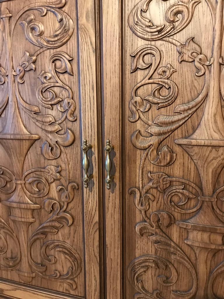 Фурнитура на резных дверях