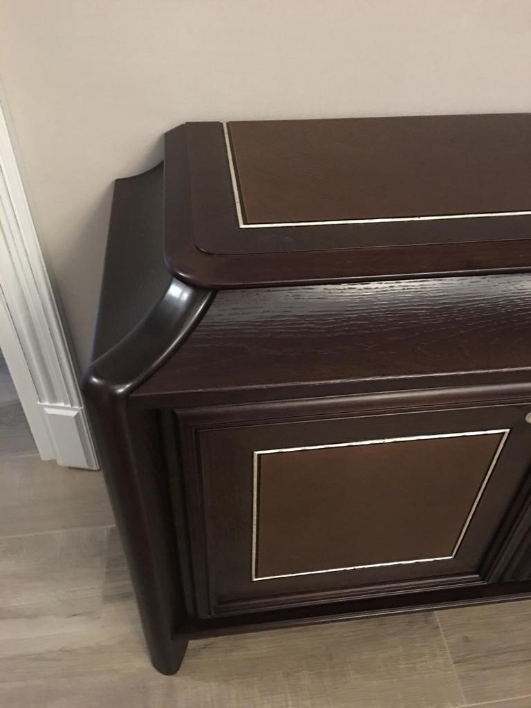 Деревянный комод и тумбочка