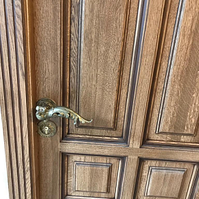 Фурнитура на резных дверях
