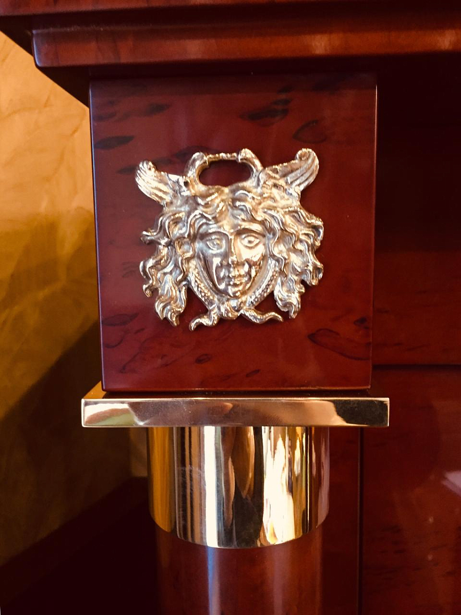 Деревянный комод