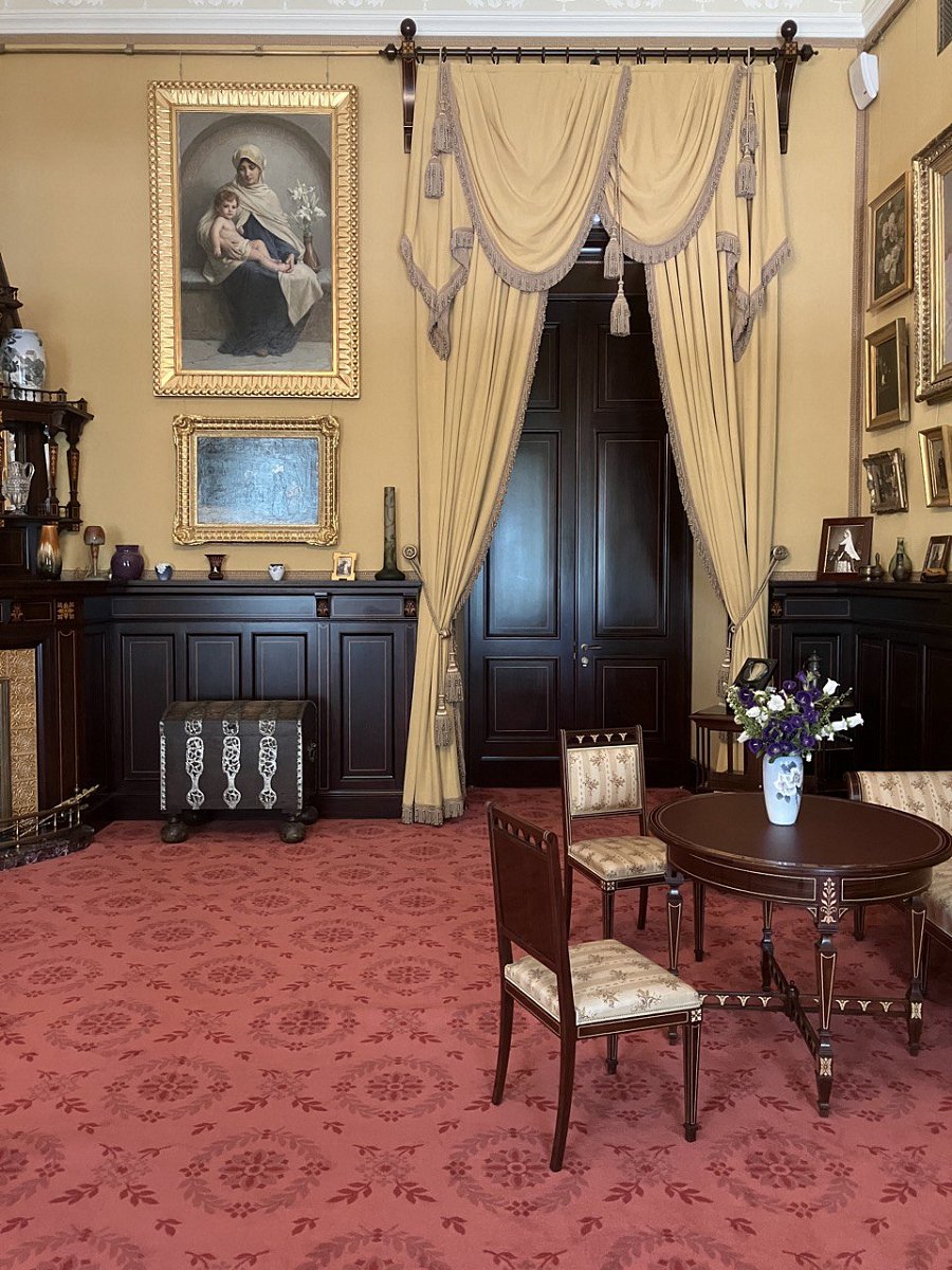 Александровский Дворец