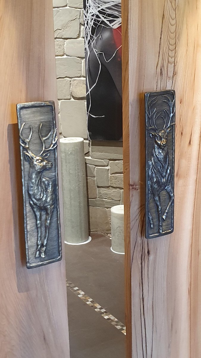 Дверные ручки с оленями