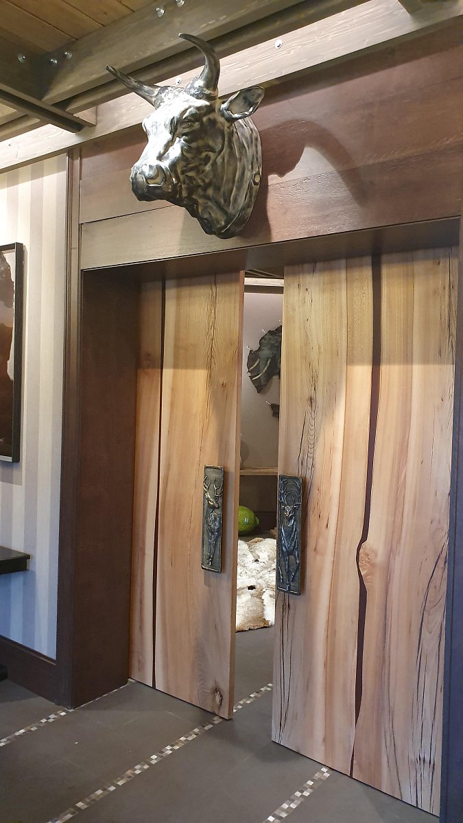 Дверные ручки с оленями