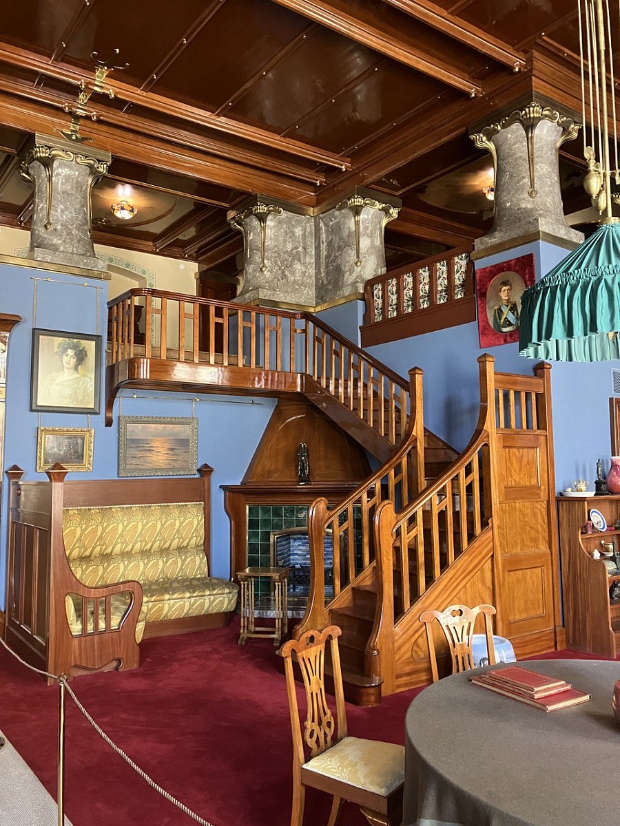 Александровский Дворец