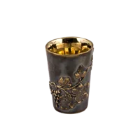 Стопка с виноградными лозами"