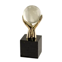 Сувенир "Руки со стеклянным шаром"