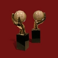 Приз "Рука с шаром"