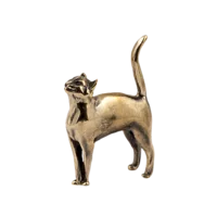 Кошка стоящая на 4х лапах