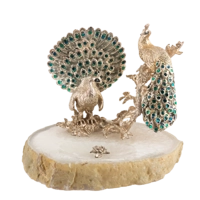 Павлины на дереве